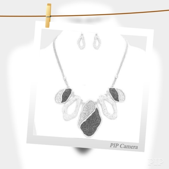 Geometric Statement Necklace Set - Picture 2 of 3